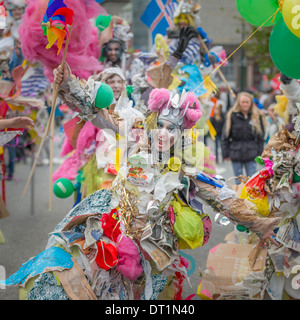 Femme vêtue de costume et de célébrer le 17 juin, jour de l'indépendance de l'Islande, Reykjavik Banque D'Images