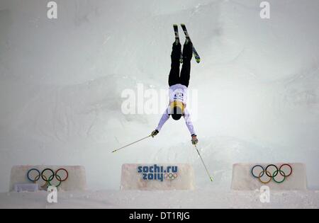 Sochi, Russie. 6e février 2014. La skieuse acrobatique Laura Grasemann sauts de l'Allemagne au cours d'une séance de formation à l'Jeux olympiques de 2014 à Sotchi, Russie, Krasnaya Polyana, 06 février 2014. Les Jeux olympiques de Sotchi 2014 exécuté à partir de 07 au 23 février 2014. Photo : Fredrik von Erichsen/dpa/Alamy Live News Banque D'Images