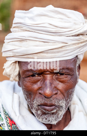 Portrait d'un homme âgé, Fasha, marché, l'Éthiopie Région Konso Banque D'Images