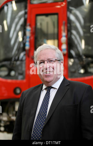 Derby, Royaume-Uni. 6e février 2014. Le député Patrick Rt visites McLoughlin Bombardier au Derby après leur nomination d'une â€1bn contrat pour fournir des trains pour le projet traverse Londres. Credit : Joanne Roberts/Alamy Live News Banque D'Images