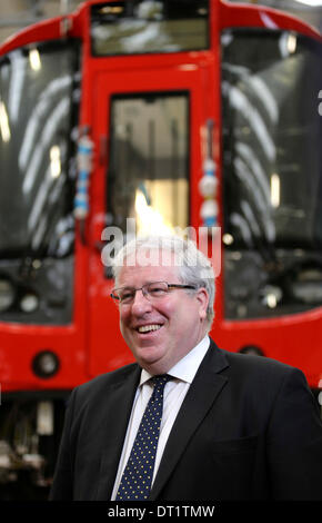 Derby, Royaume-Uni. 6e février 2014. Le député Patrick Rt visites McLoughlin Bombardier au Derby après leur nomination d'une â€1bn contrat pour fournir des trains pour le projet traverse Londres. Credit : Joanne Roberts/Alamy Live News Banque D'Images