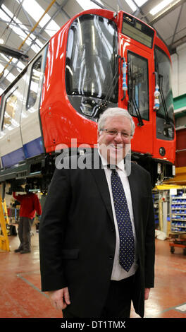 Derby, Royaume-Uni. 6e février 2014. Le député Patrick Rt visites McLoughlin Bombardier au Derby après leur nomination d'une â€1bn contrat pour fournir des trains pour le projet traverse Londres. Credit : Joanne Roberts/Alamy Live News Banque D'Images