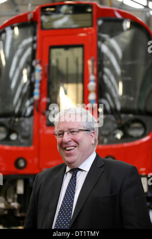 Derby, Royaume-Uni. 6e février 2014. Le député Patrick Rt visites McLoughlin Bombardier au Derby après leur nomination d'une â€1bn contrat pour fournir des trains pour le projet traverse Londres. Credit : Joanne Roberts/Alamy Live News Banque D'Images