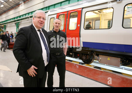 Derby, Royaume-Uni. 6e février 2014. Le député Patrick Rt visites McLoughlin Bombardier au Derby après leur nomination d'une â€1bn contrat pour fournir des trains pour le projet traverse Londres. Credit : Joanne Roberts/Alamy Live News Banque D'Images