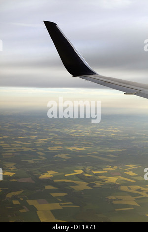 Le winglet ou pointe de l'aile d'un avion vu de la fenêtre passager Banque D'Images