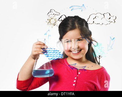 Une jeune fille tenant une fiole de liquide bleu en face d'un cycle d'évaporation illustration tirée sur une surface claire Banque D'Images