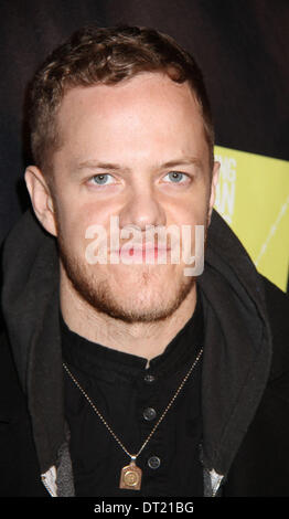 New York, New York, USA. 5e Mar, 2014. Singer DAN REYNOLDS d'IMAGINE DRAGONS assiste à l'arrivée à l'Amnesty International, "Les droits de l'Homme Home' concert tenu au Barclay's Center. Credit : Nancy Kaszerman ZUMAPRESS.com/Alamy/Live News Banque D'Images