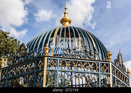 Détail Gazebo dans le jardin de la reine au palais de Kew Royal Botanic Gardens, Kew Gardens, London, UK Banque D'Images