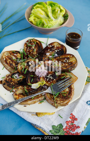 Aubergines grillées sauce miso Banque D'Images