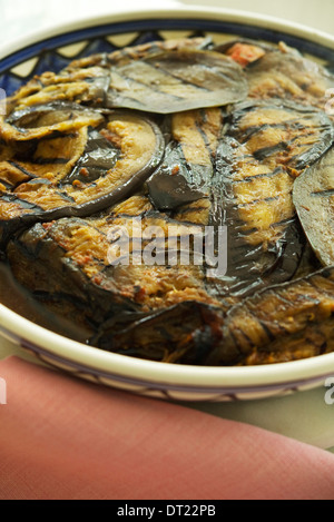 Gâteau avec de l'agneau et aubergines grillées Banque D'Images