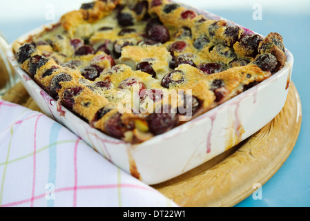 Clafoutis aux cerises simple Banque D'Images
