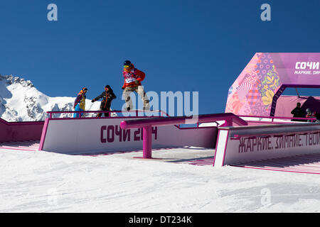 Sochi, Russie. 6e février 2014. Rosa Khutor, la Russie aux Jeux Olympiques d'hiver Sotchi 2014. Feb 06, 2014. Seppe Smits pendant les Jeux Olympiques d'hiver de 2014 qualifications Slopestyle snowboard : Action Crédit Plus Sport/Alamy Live News Banque D'Images