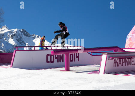 Sochi, Russie. 6e février 2014. Rosa Khutor, la Russie aux Jeux Olympiques d'hiver Sotchi 2014. Feb 06, 2014. Clemens pendant l'Schattschneider Jeux Olympiques d'hiver de 2014, qualifications Slopestyle snowboard : Action Crédit Plus Sport/Alamy Live News Banque D'Images