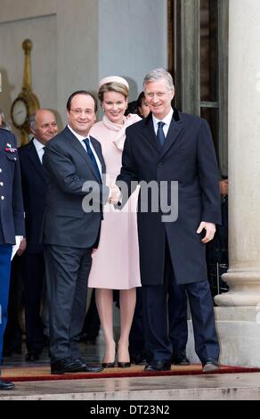 Paris, France. 6e février 2014. S.m. Le Roi Filip et SM la Reine et le président François Hollande, au départ de l'Elysée visite officielle de François Hollande, président de la République française à Paris Photo:PRE/ Albert Nieboer Crédit : afp photo alliance/Alamy Live News Banque D'Images