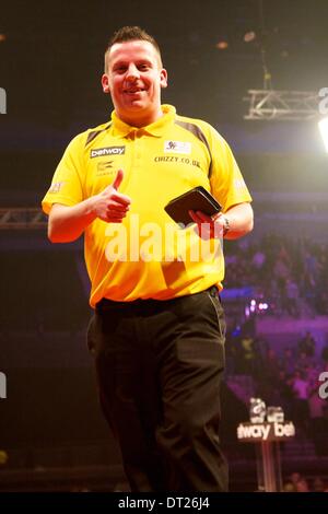 Liverpool, Royaume-Uni. Feb 06, 2014. Dave Chisnell en action pendant le premier tour de la Premier League Darts de l'Echo Arena. Credit : Action Plus Sport/Alamy Live News Banque D'Images