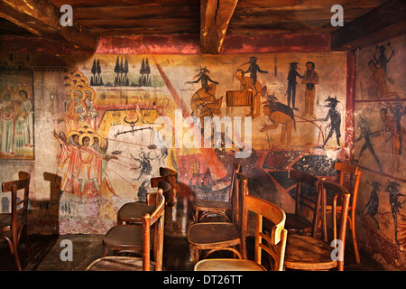 De rares fresques inhabituelle, plusieurs sortes de péchés et de pécheurs dans une église de Kato Kleines village, Florina, Grèce Banque D'Images