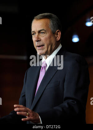 Washington DC, USA. Feb 6, 2014. Le Président de la Chambre des représentants John Boehner (R-OH) prend la parole lors d'une conférence de presse sur la colline du Capitole à Washington DC, capitale des États-Unis, le 6 février 2014. Boehner a dit jeudi qu'il sera difficile d'adopter la loi sur l'immigration cette année. Credit : Zhang Jun/Xinhua/Alamy Live News Banque D'Images