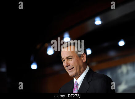 Washington DC, USA. Feb 6, 2014. Le Président de la Chambre des représentants John Boehner (R-OH) prend la parole lors d'une conférence de presse sur la colline du Capitole à Washington DC, capitale des États-Unis, le 6 février 2014. Boehner a dit jeudi qu'il sera difficile d'adopter la loi sur l'immigration cette année. Credit : Zhang Jun/Xinhua/Alamy Live News Banque D'Images