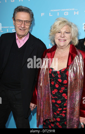 Joseph Bologna et Renée Taylor à l 'vol' Los Angeles Premiere, Cinerama Dome, Hollywood, CA 10-23-12 Banque D'Images