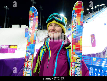 La Pierre Saint Martin, la Russie. Feb 06, 2014. La skieuse acrobatique tchèque Nikola Sudova est visible pendant les compétitions de ski acrobatique Bosses à Krasnaya Polyana admissible, la Russie, le 6 février 2014. (CTK Photo/Roman Vondrous) Credit : CTK/Alamy Live News Banque D'Images