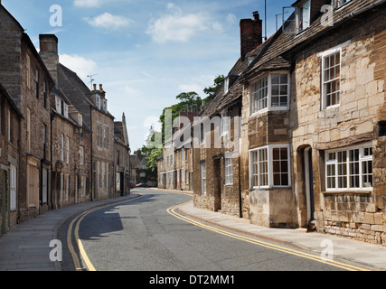 Chalets sur North Street à Castel Guelfo di Bologna. Le Northamptonshire. L'Angleterre. UK. Banque D'Images