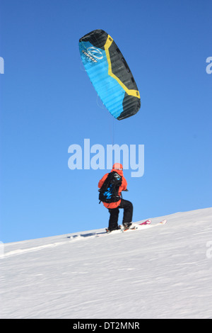 Le ski cerf-volant à la corne Rittner, cols alpins Banque D'Images