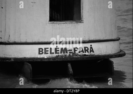 Soutien-gorge, Brasilien, Pará, Amazonien, Belém, Amazonasdampfer im Hafen von Belém. Banque D'Images