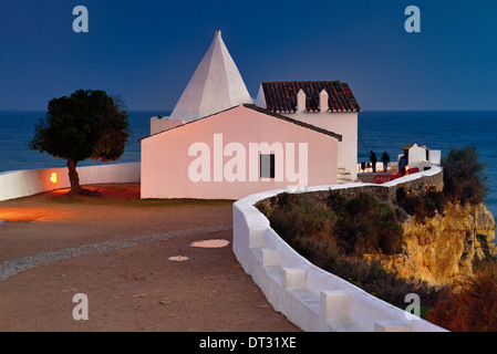 Le Portugal, l'Algarve : chapelle Nossa Senhora da Rocha à Armacao de Pera Banque D'Images