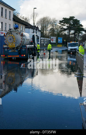 Whyteleafe, Purley, Surrey. Le vendredi 7 février 2014. L'inondation ferme la A22 à Whyteleafe, Purley, Surrey. Crédit : Photo de l'agent de Lindsay/ Alamy Live News Banque D'Images