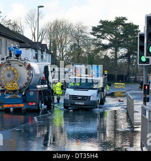 Whyteleafe, Purley, Surrey. Le vendredi 7 février 2014. L'inondation ferme la A22 à Whyteleafe, Purley, Surrey. Crédit : Photo de l'agent de Lindsay/ Alamy Live News Banque D'Images