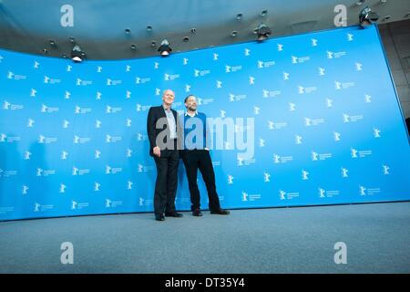 Berlin, Allemagne. 7 Février, 2014. John Lithgow au Berlinale pour présenter ''L'AMOUR EST ÉTRANGE'' avec le directeur Ira Sachs et le scénariste Mauricio Zacharias. © Goncalo Silva/NurPhoto ZUMAPRESS.com/Alamy/Live News Banque D'Images