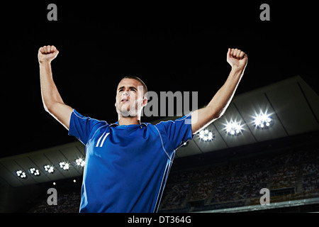 Soccer player cheering in stadium Banque D'Images