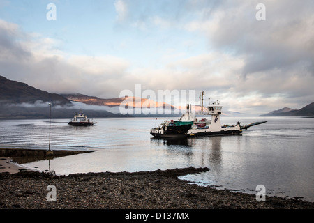 Corran le passage de bac sur le Loch Linnhe dans les Highlands d'Ecosse. Banque D'Images