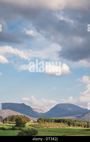 Vue de les Cairngorms & Col Lairig Ghru en Ecosse. Banque D'Images