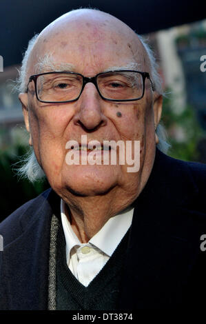 Barcelone, Espagne. 6e février 2014. Andrea Camilleri assiste à la conférence de presse avant de recevoir l'IX Pepe Carvalho prix, au Palau de 100 de la Municipalité de Barcelone, décerné par l'BCNegra durant la semaine du roman noir à Barcelone. 60214. Credit : fototext/Alamy Live News Banque D'Images