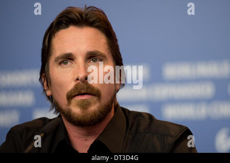 Berlin, Allemagne. 07Th Feb 2014. L'acteur britannique Christian Bale assiste à la conférence de presse pour "American Hustle" au 64e Festival du Film de Berlin, à Berlin, Allemagne, 07 février 2014. Le film est présenté dans Berlinale Gala spécial à la Berlinale, festival qui se déroule du 06 au 16 février 2014. Photo : ARNO BURGI/dpa/Alamy Live News Banque D'Images