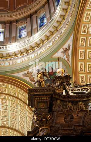 L'intérieur de Marie Reine du Monde à Montréal, au Canada, y compris l'essentiel de modifier. Banque D'Images