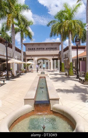 Fort ft. Myers Florida,Bell Tower Shops,shopping shopper shoppers shopping marchés marché achat vente, magasin de détail magasins d'affaires bu Banque D'Images