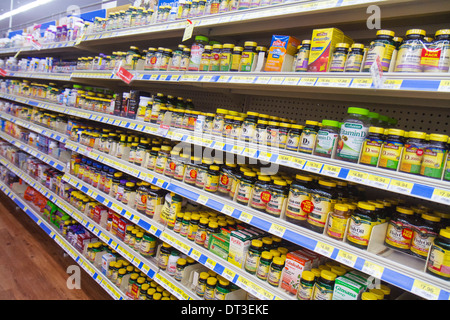 Naples Florida,Walmart Big-Box,rabais,shopping shopper shoppers magasins marché marchés marché achats vente, magasin de détail magasins business bu Banque D'Images