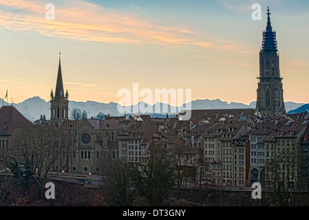 Lever du soleil de la ville de Berne, avec St.Petel et Paul Temple et cathédrale de Berne Banque D'Images