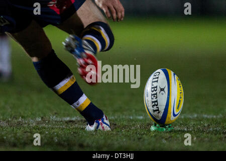 Worcester, Royaume-Uni. 07Th Feb 2014. Détail de Paul WARWICK (Worcester Warriors) un coup de mort au cours de l'Aviva Premiership match de rugby entre Worcester Warriors et Leicester Tigers au Sixways Stadium, Worcester : Action Crédit Plus Sport/Alamy Live News Banque D'Images