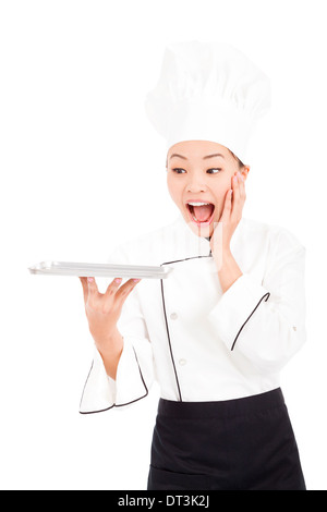 Femme asiatique incroyable chef holding tray in studio Banque D'Images