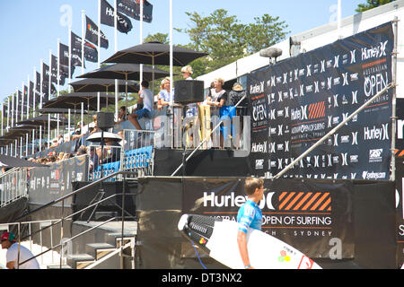 Sydney, Australie. 8 février 2014. La première journée de l'Open d'Australie de Surf Hurley à l'emblématique Sydney Manly Beach Crédit : martin berry/Alamy Live News Banque D'Images