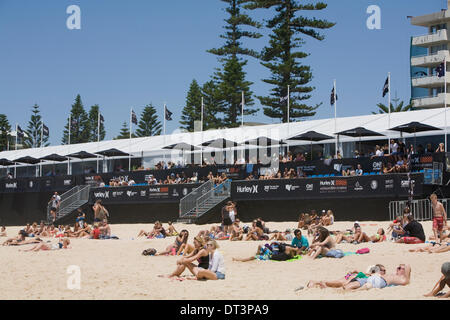 Sydney, Australie. 8 février 2014. La première journée de l'Open d'Australie de Surf Hurley à l'emblématique Sydney Manly Beach Crédit : martin berry/Alamy Live News Banque D'Images