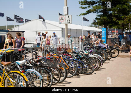 Sydney, Australie. 8 février 2014. La première journée de l'Open d'Australie de Surf Hurley à l'emblématique Sydney Manly Beach Crédit : martin berry/Alamy Live News Banque D'Images