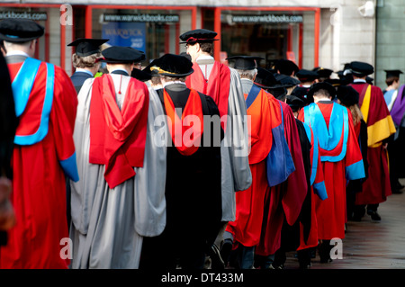 La procession d'universitaires, des diplômes de l'Université de Warwick, Royaume-Uni Banque D'Images