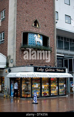 Lady Godiva réveil par temps humide, Broadgate, Coventry, Royaume-Uni Banque D'Images