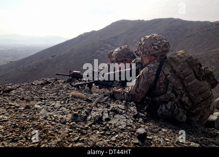 Les soldats américains de la 10e division de montagne en patrouille en terrain accidenté, le 23 janvier 2014 près du village de Mohammad Agah dans la province de Logar, en Afghanistan. Banque D'Images