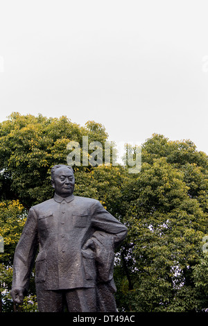 Statue de Chen Yi, premier maire de Shanghai sur le Bund à Shanghai Banque D'Images