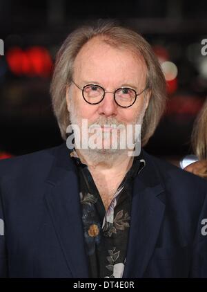 Berlin, Allemagne. Le 08 février, 2014. La légende ABBA Benny Andersson arrive pour la projection de "les Monuments Men' lors de la 64e Festival du Film de Berlin, à Berlin, Allemagne, 08 février 2014. Le film est présenté hors compétition à la Berlinale, qui se déroulera du 06 au 16 février 2014. Photo : Britta Pedersen/dpa/Alamy Live News Banque D'Images